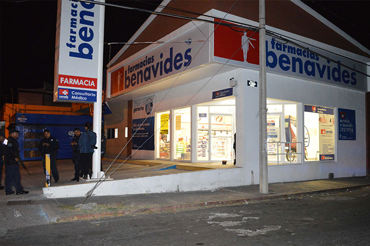 Asaltan farmacia de cadena Benavides Asaltan farmacia de cadena Benavides