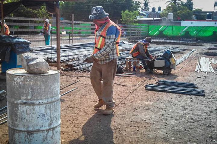 En la cabecera municipal de Apatzingán, construye SCOP obras por 57.05 mdp