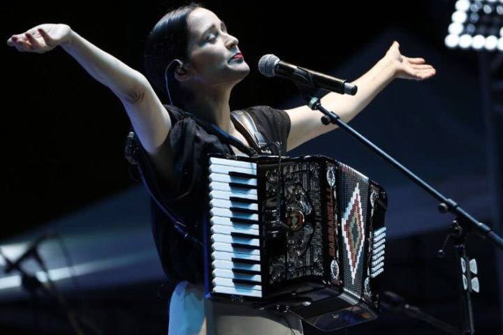 Consolida el FMM su esencia incluyente con la presentación de Julieta Venegas