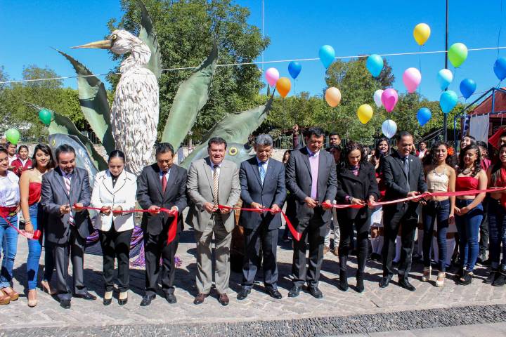 Con actividades culturales, gastronómicas y artesanales, festejan 33 aniversario del Cobaem en Cuitzeo