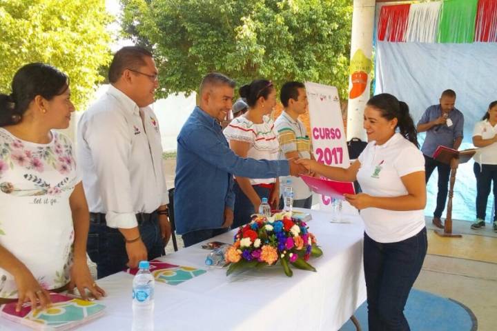 Trabajadores del DIF Michoacán acreditan curso de Protección Civil en Lázaro Cárdenas