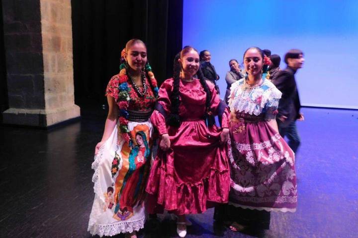 Ballet Folklórico Corcovi celebró su 32 aniversario en el Teatro Ocampo