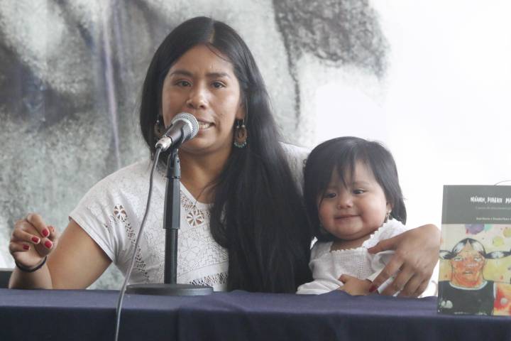 Presentan libro "Cantos de una mujer purépecha"