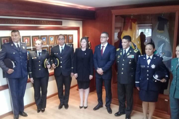 Instructores del IEESSPP concluyen cursos en Ecuador.  