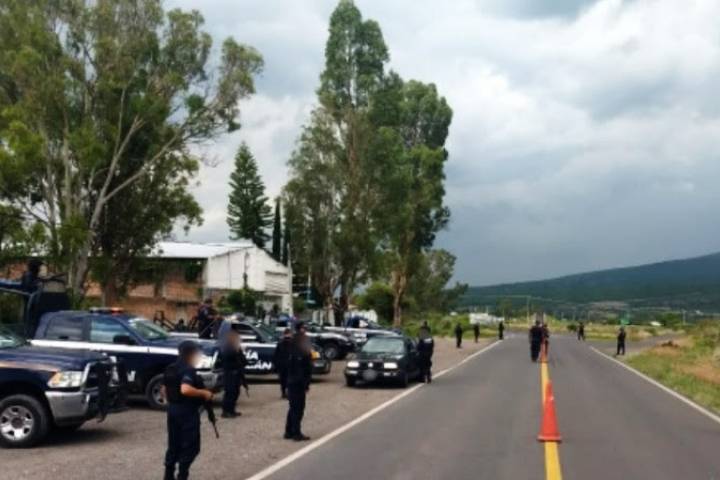 Realiza Policía Michoacán búsqueda de vehículos con reporte de robo en La Piedad y Puruándiro       