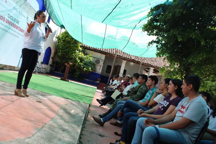 Con Foro Universitario, SSP refuerza la prevención del delito en Huetamo