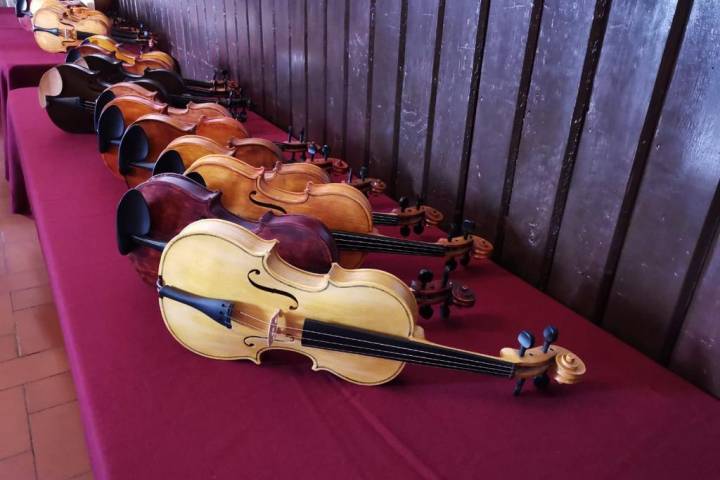 Entrega de instrumentos en la Casa de la Cultura 