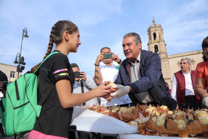 Con gran participación morelianos disfrutaron de la monumental Rosca de Reyes