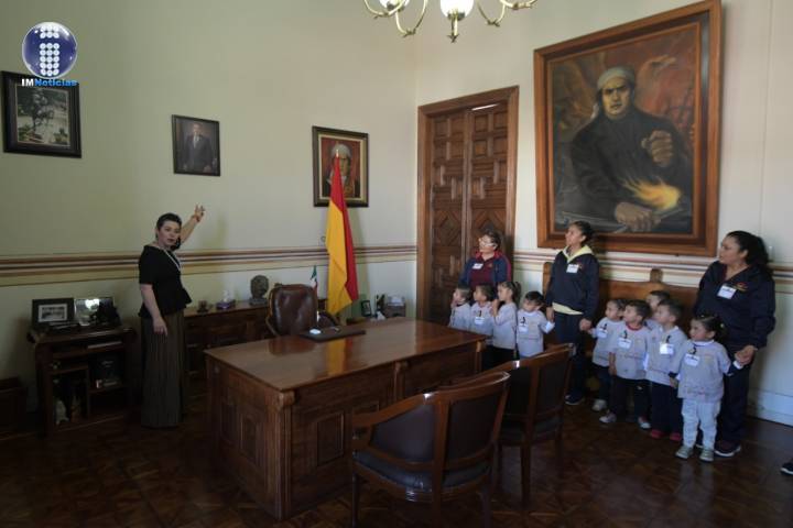 Niños del CASVI visitan el Ayuntamiento 