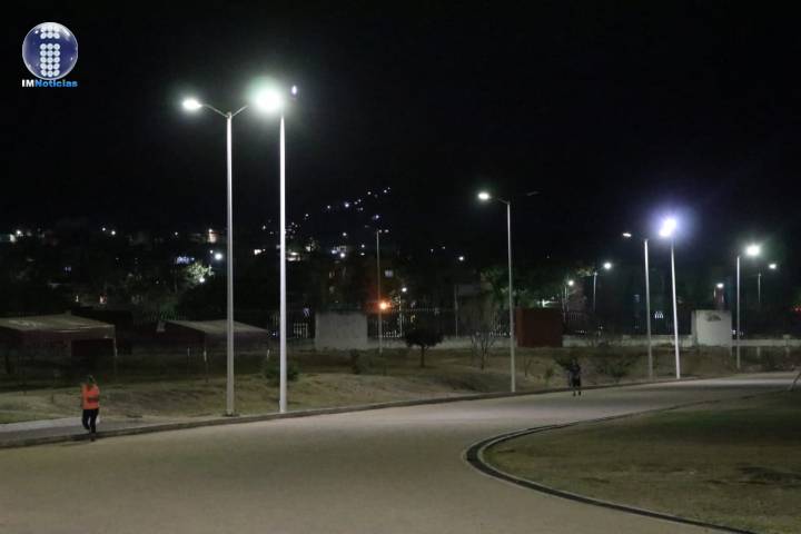 Iluminan unidades deportivas de Ayuntamiento 