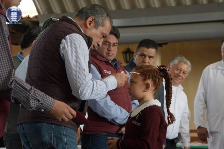  Apoya Raúl Morón proceso de aprendizaje de miles de alumnos con programa "Una mirada para el bienestar"