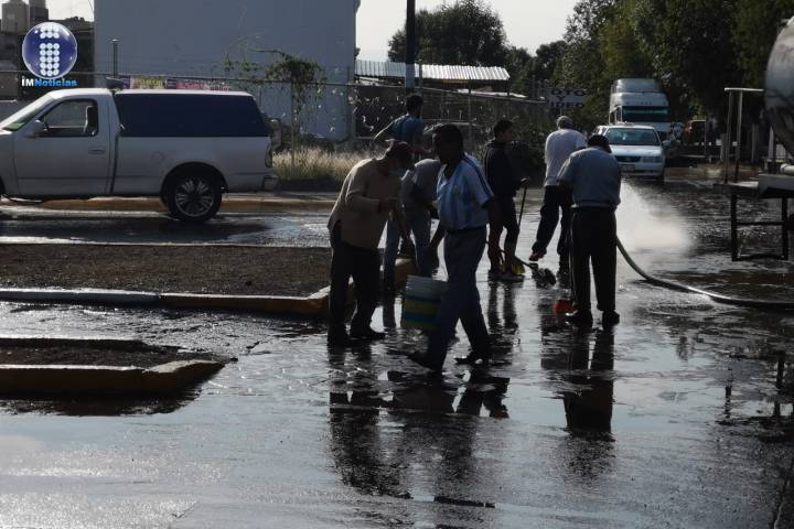 Ayuntamiento realiza profunda limpieza sobre la Avenida Las Canteras