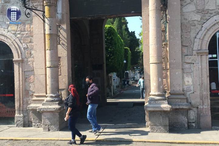 Por medidas sanitarias, restringirán entrada de personas a panteones durante el Día del Padre