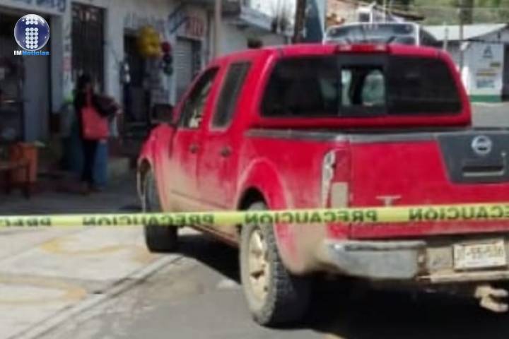 Muere hombre en volcadura de tractor