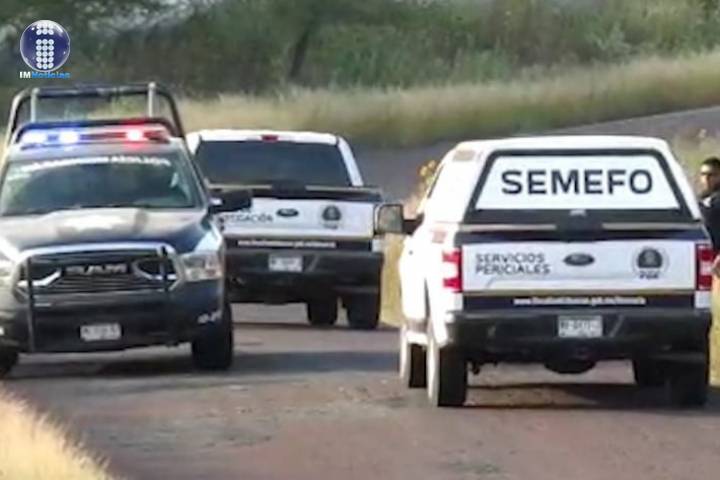 Localizan dos cadáveres encobijados a un costado de carretera en Cotija