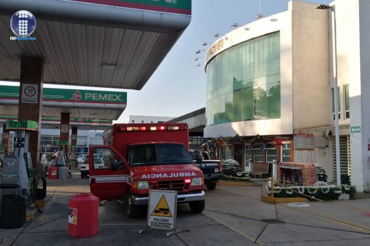 Hallan hombre muerto en los baños de una gasolinera