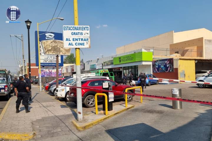 Joven es baleado durante violento robo en Plaza Madero