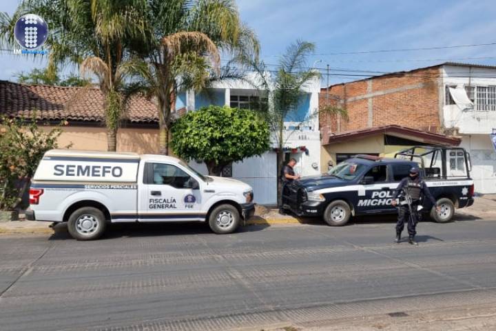 Delincuentes armados irrumpen en local de Jacona y matan a un joven