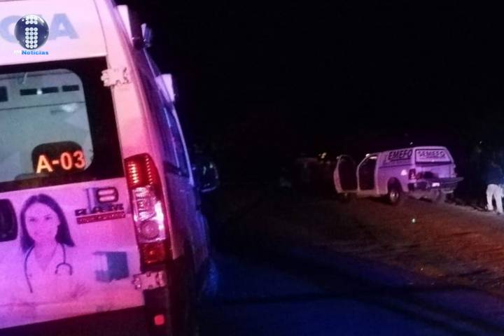 Choque de camioneta contra objeto fijo deja un muerto en la Morelia-Quiroga