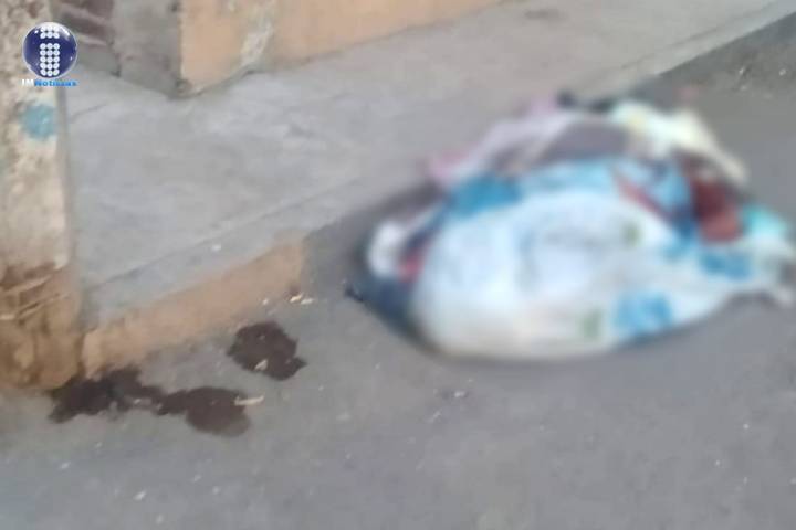 Abandonan un cadáver envuelto en bolsas y cobijas en la colonia Revolución