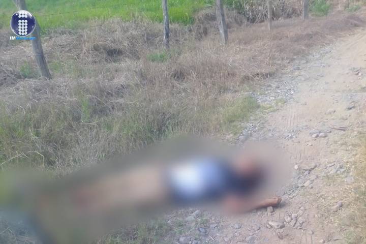 Matan a joven y lo dejan tirado en la carretera Costera de Lázaro Cárdenas 