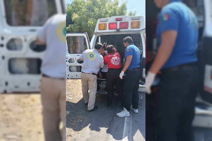 Chocan de frente camioneta limonera y taxi, en Apatzingán