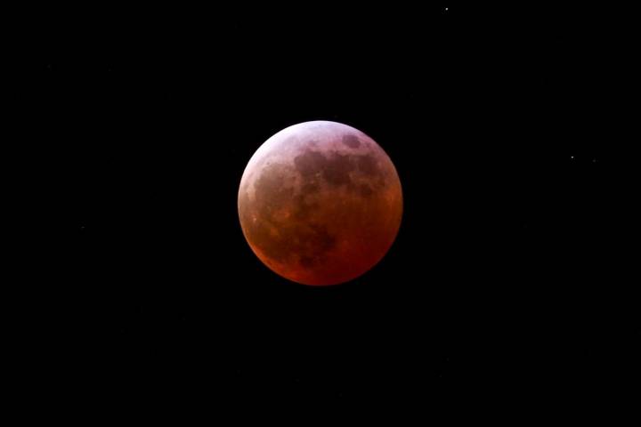 Celebró la UNAM Morelia noche de puertas abiertas para observar eclipse lunar   