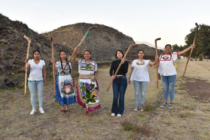 Mujeres "encienden" juego ancestral de pelota purépecha en la K