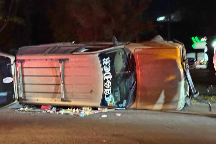 Se registra volcadura de camioneta en el libramiento norte de Morelia; hay dos heridos. 