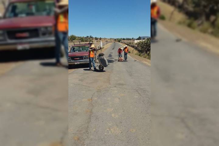 Ayuntamiento de Morelos refuerza programa de rehabilitación de caminos: Julio César Conejo