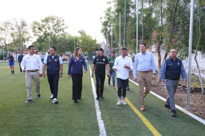 Alfonso Martínez reconoce a jóvenes morelianos campeones de Fútbol 7