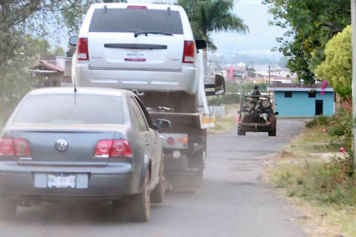 Fuerzas Federales liberan tras tiroteo a secuestrado y detienen a tres implicados, en Uruapan