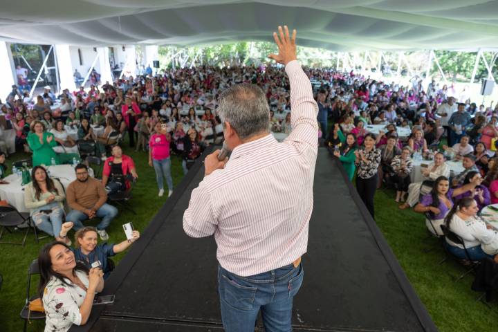 Mujeres michoacanas se suman a llamado a la unidad de Raúl Morón 