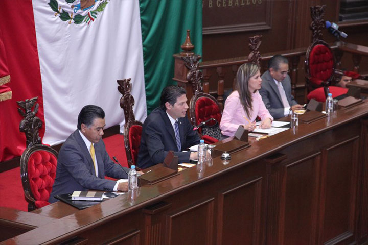 Diputados develarán placa en honor a Osbaldo Esquivel 