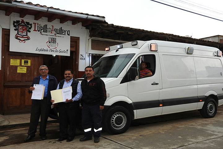 Apoya José Guadalupe Aguilera para ambulancia en Pátzcuaro